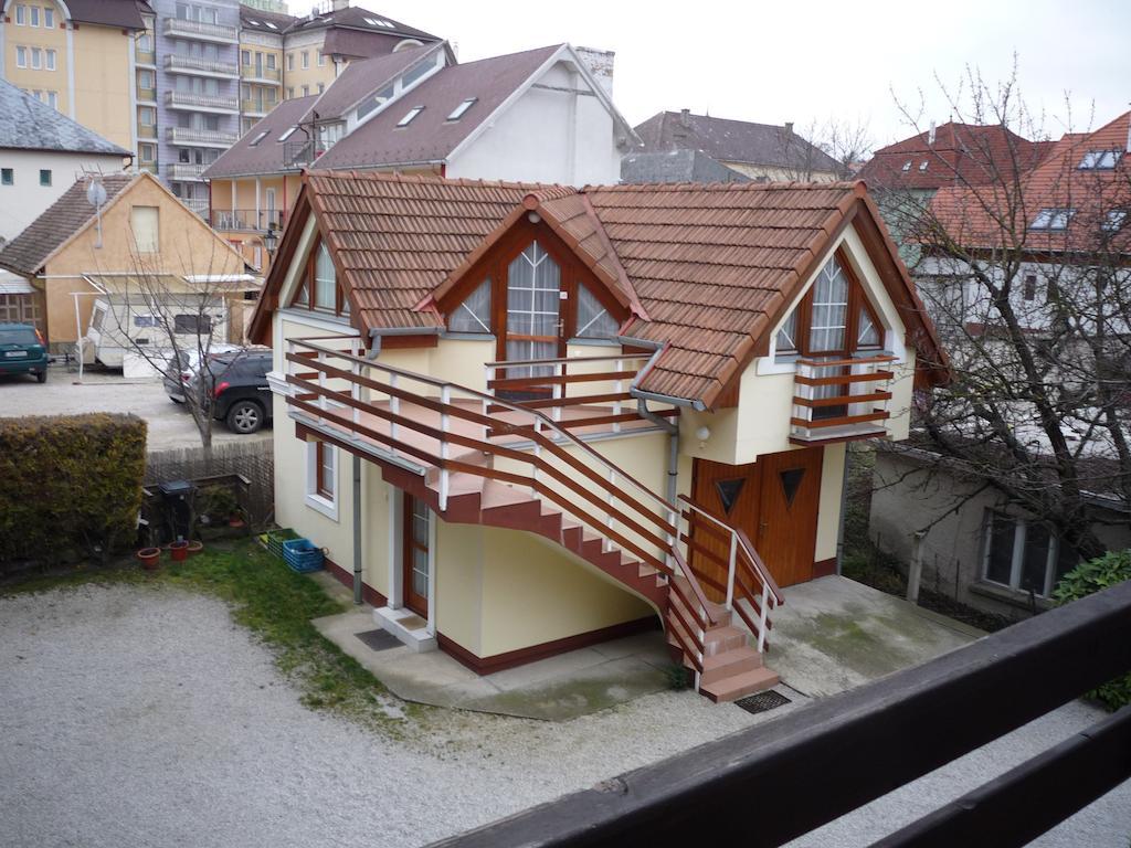 Jokai Apartmanhaz Hévíz Rum bild
